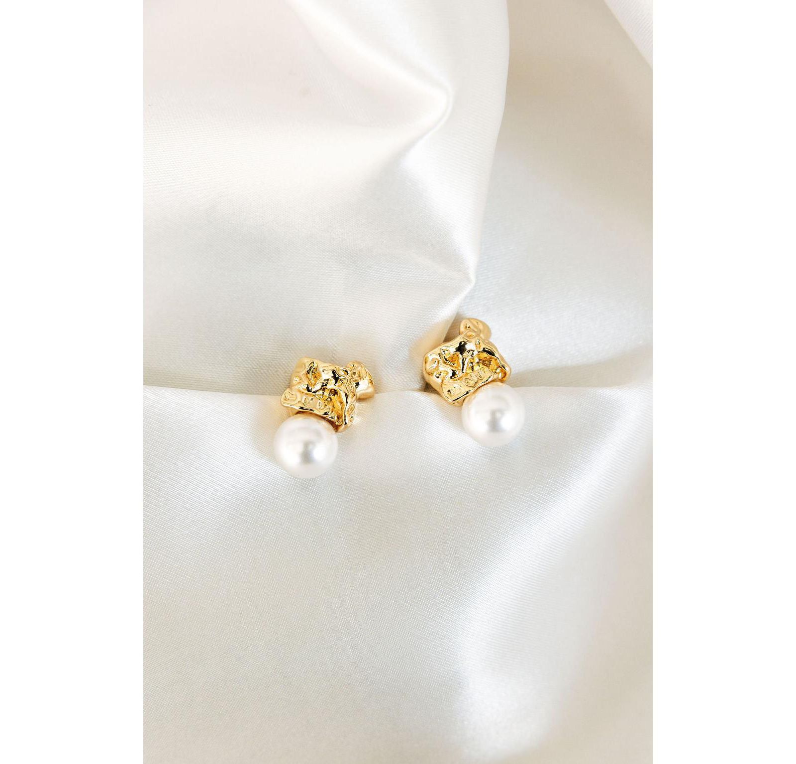Серьги Untamed Petals Gossamer Pearl Drop