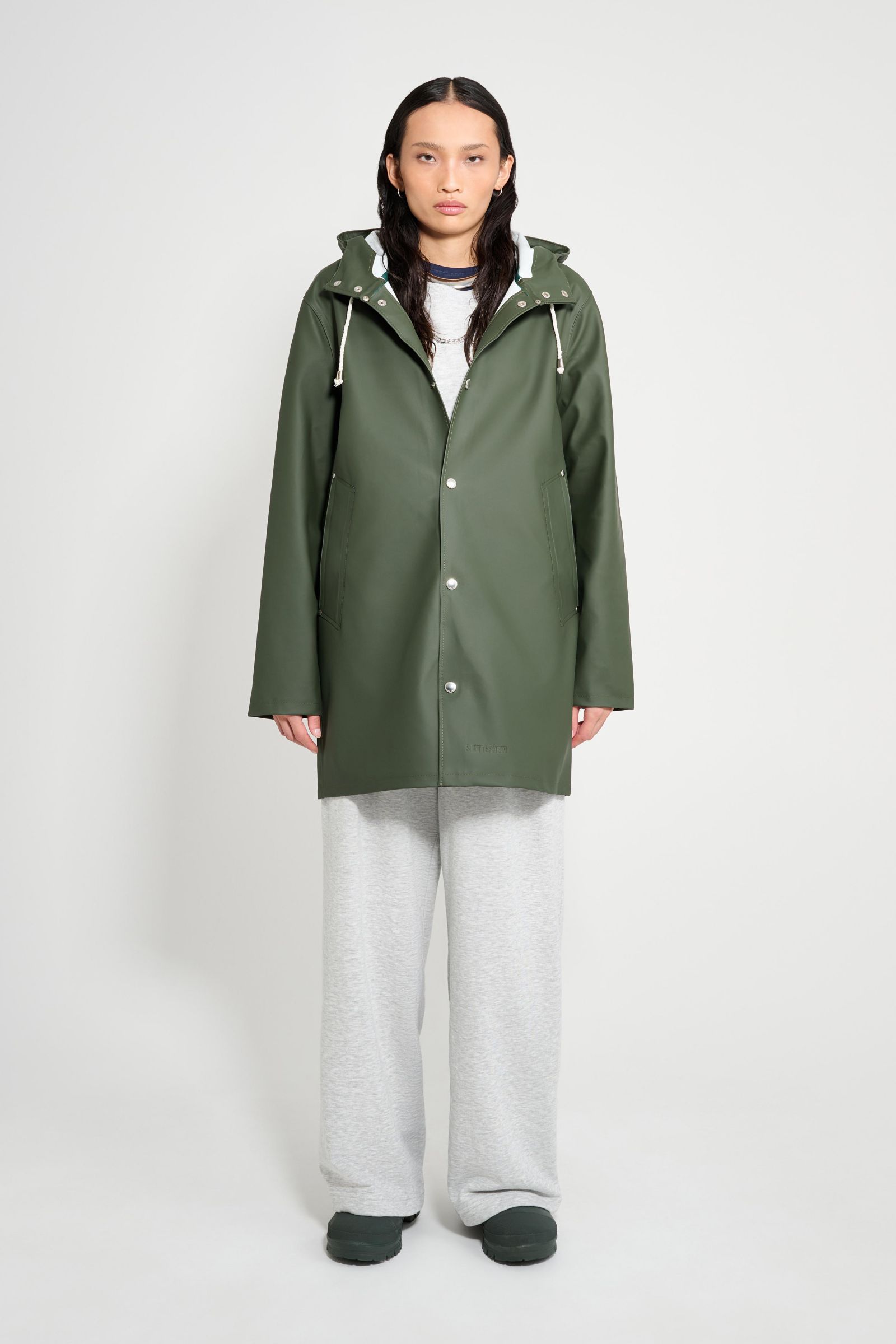 Женский дождевик Stutterheim Stockholm с капюшоном и длинным рукавом