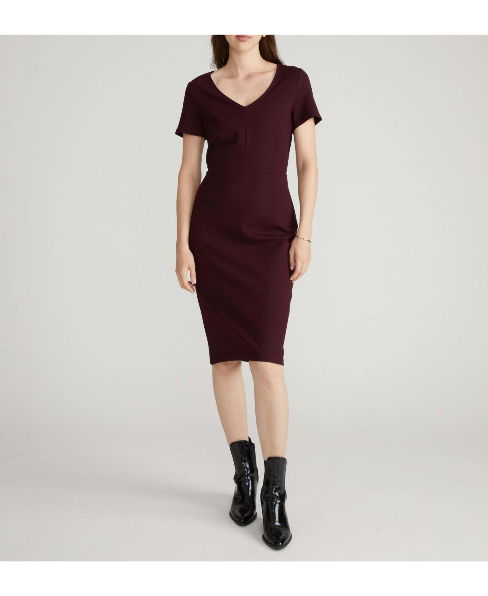 Платье Universal Standard Plus Size Executive V Neck Ponte