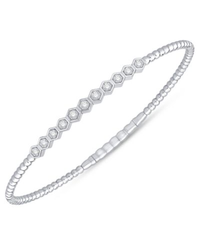 Macy's Гибкий браслет с бриллиантами (1/4 ct. t.w.) из стерлингового серебра