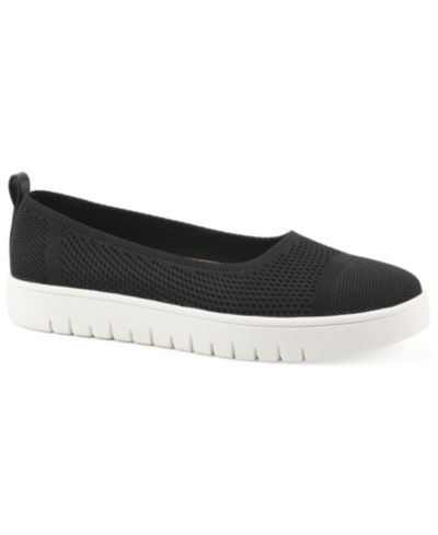 White Mountain Women's Naveen FOM Slip-on Sneaker