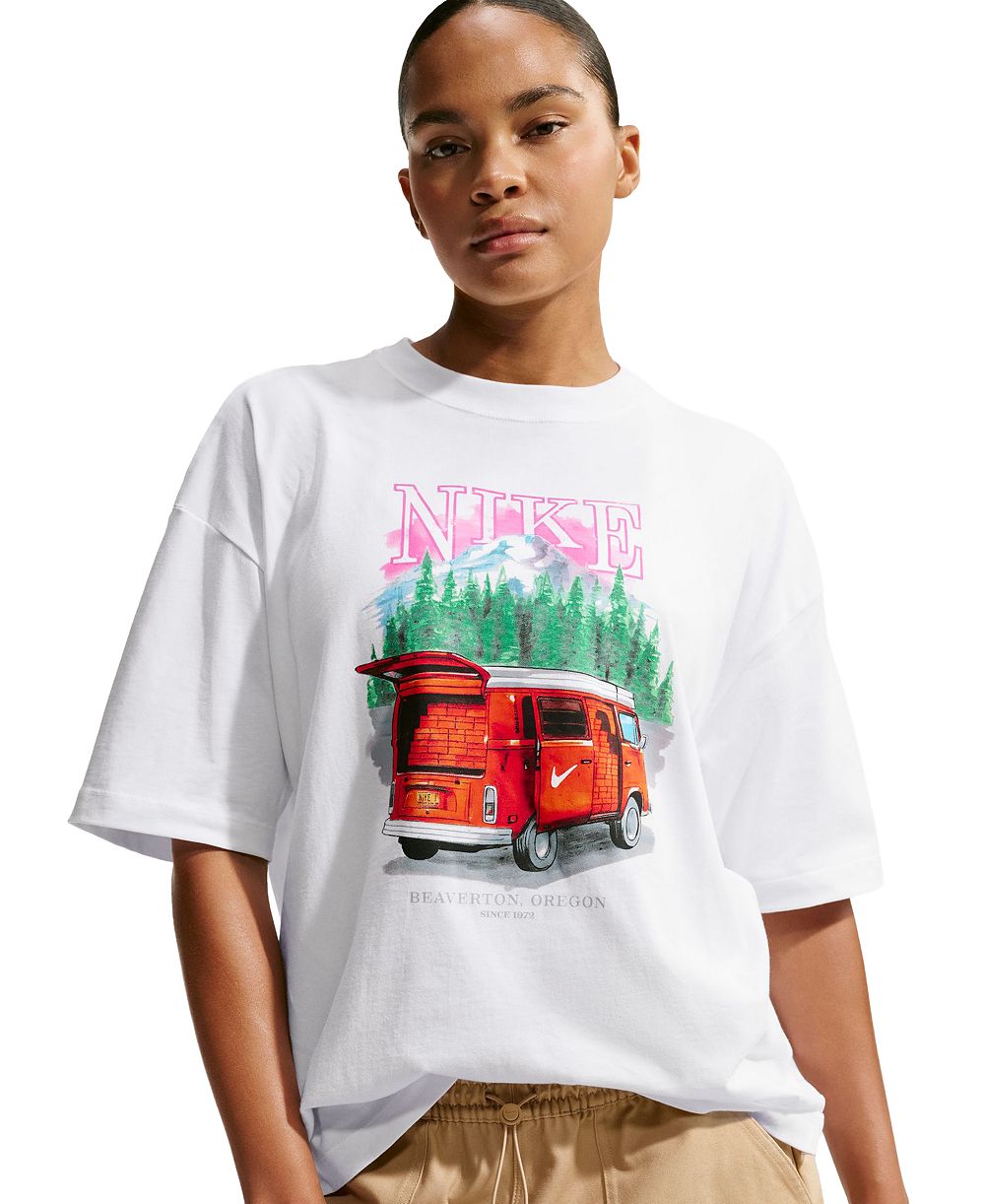 Nike Women's Sportswear Classic Oversized T-Shirt