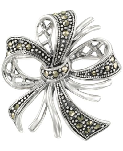 Macy's брошь Marcasite (0.34 ct. t.w.) Bow в Sterling Silver