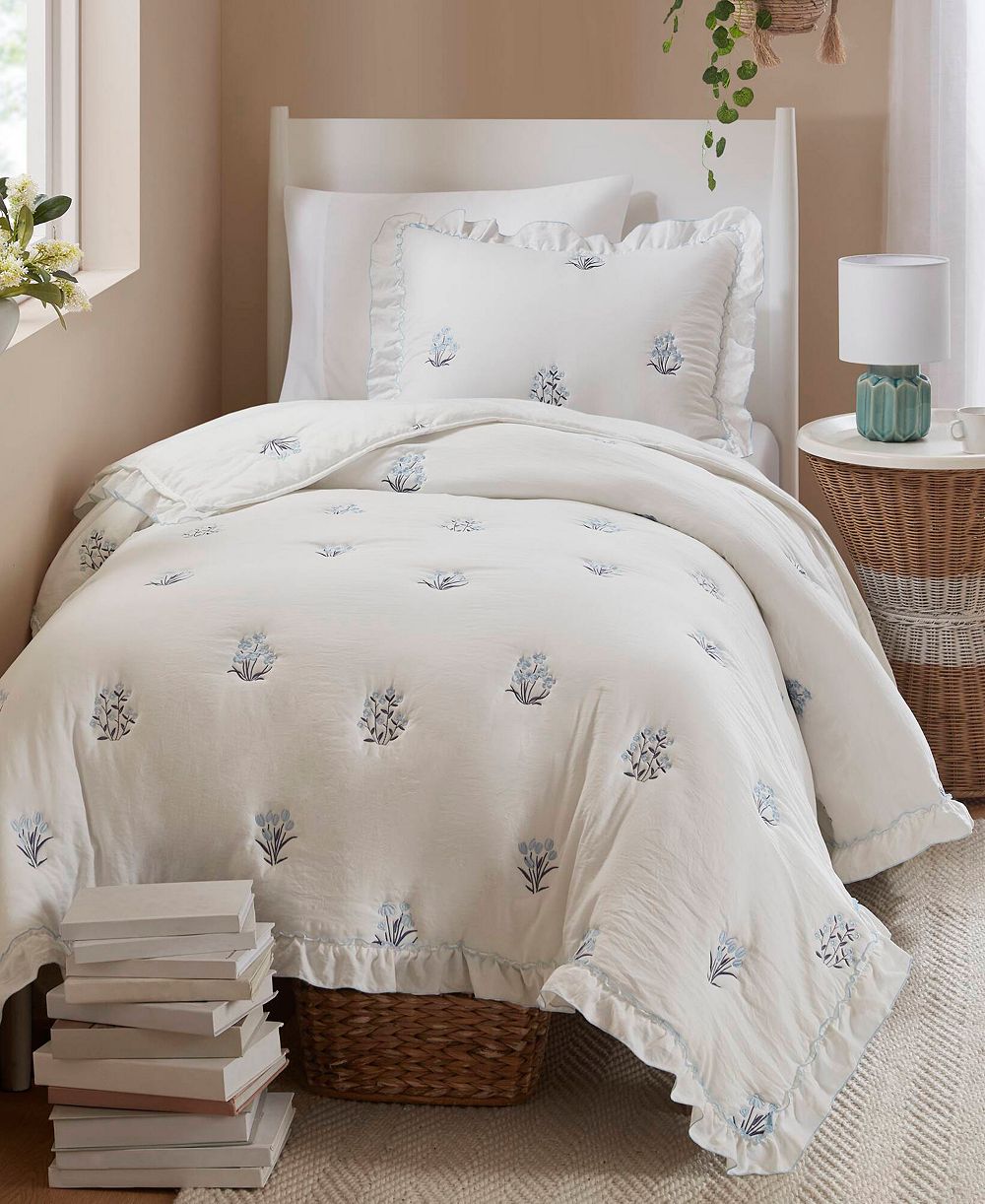 Intelligent Design Aglaia Floral Down Alternative 2-Pc. Quilt Set, Twin/Twin XL