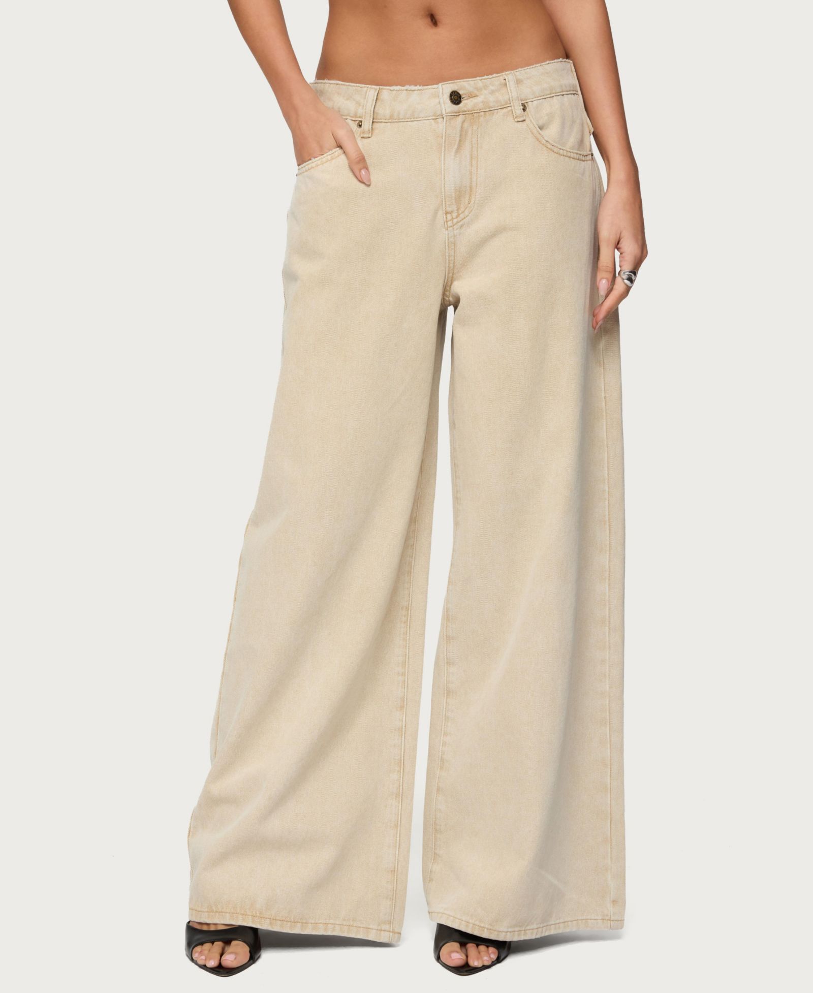 Edikted Women's Buttoned Belt Low Rise Baggy Jeans
