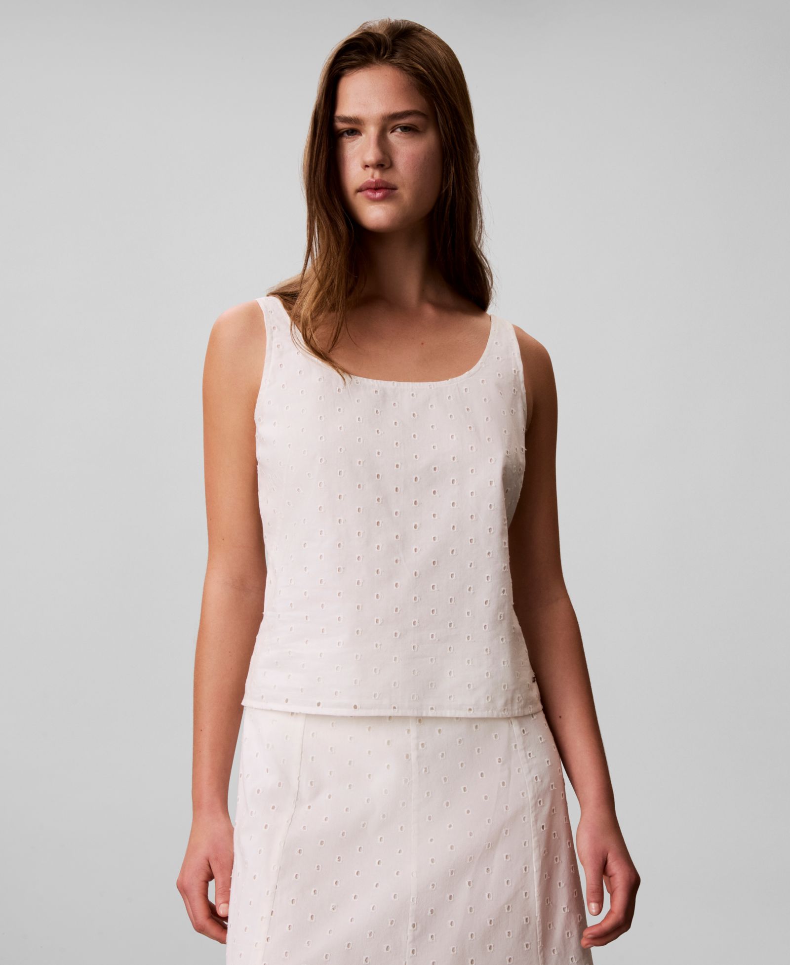Calvin Klein Женский топ Classic-Fit без рукавов с круглым вырезом