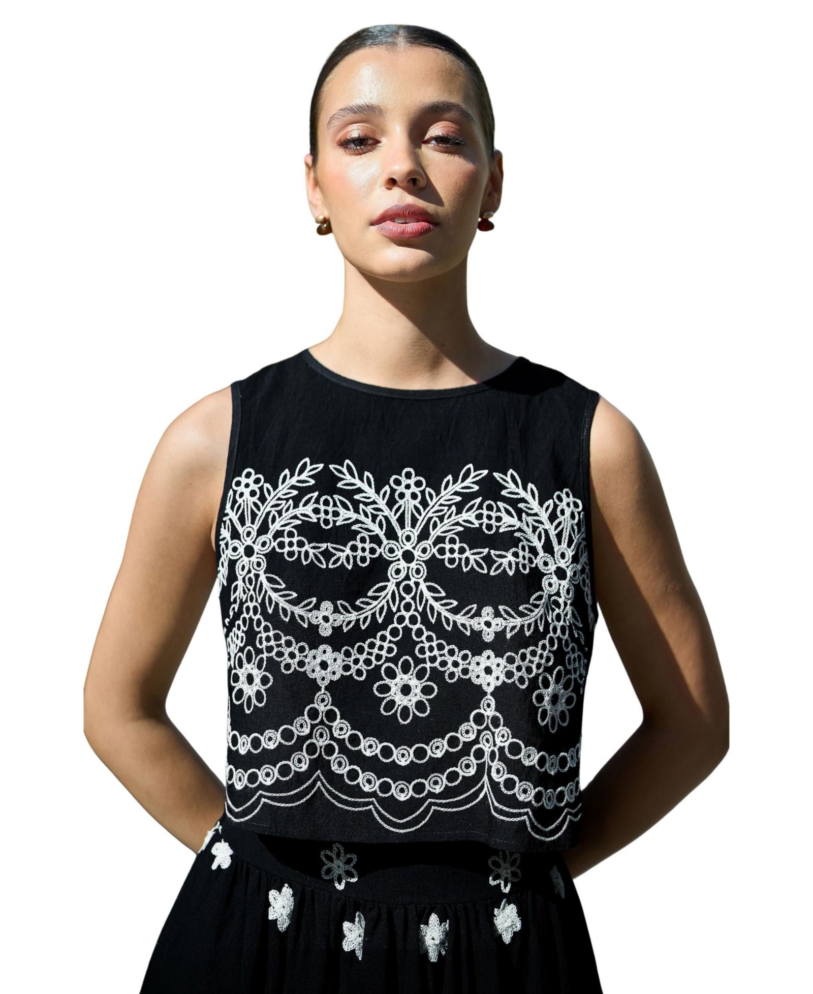 Yumi Women's Embroidered Crop Top