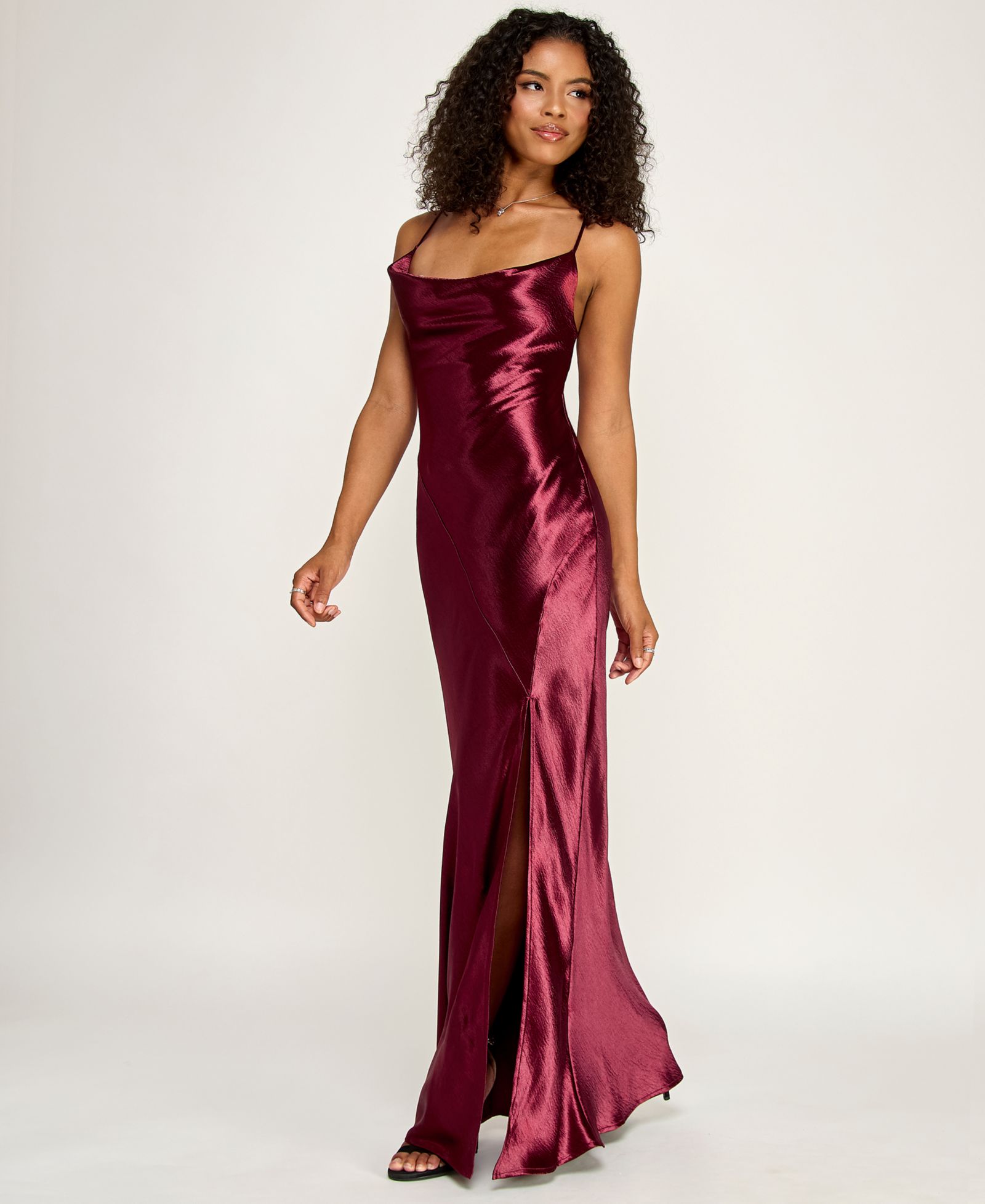 Emerald Sundae Juniors' Lace Back Scoop Neck Pull-On Gown