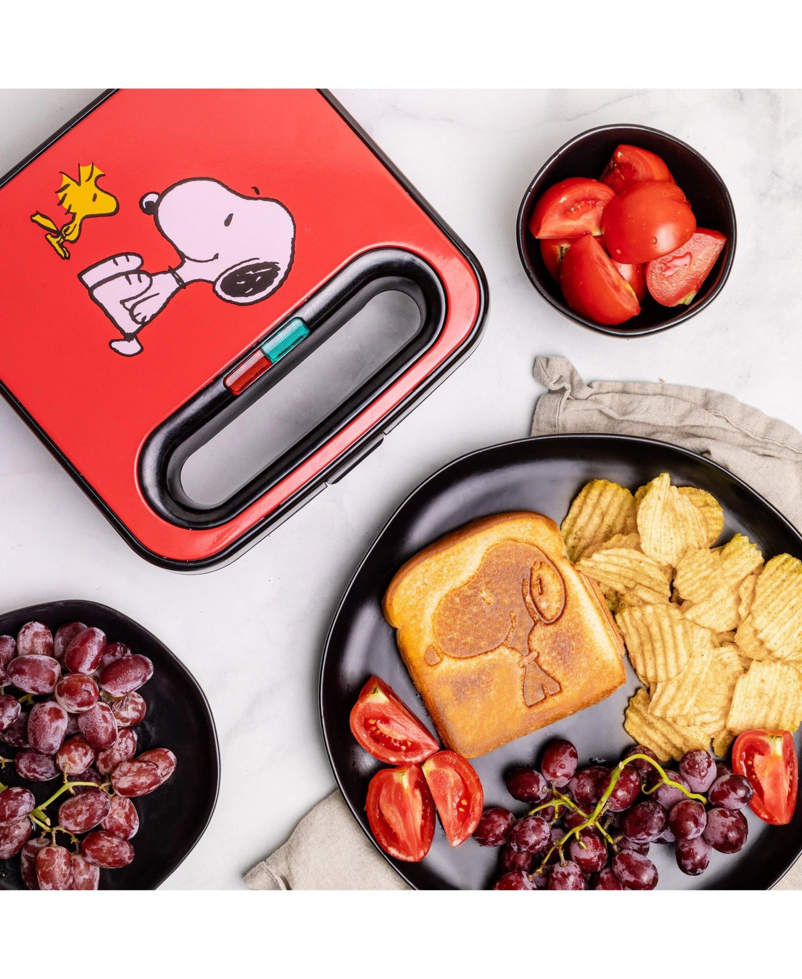 Uncanny Brands Peanuts Snoopy Sandwich Maker - Panini Press and Compact Indoor Grill