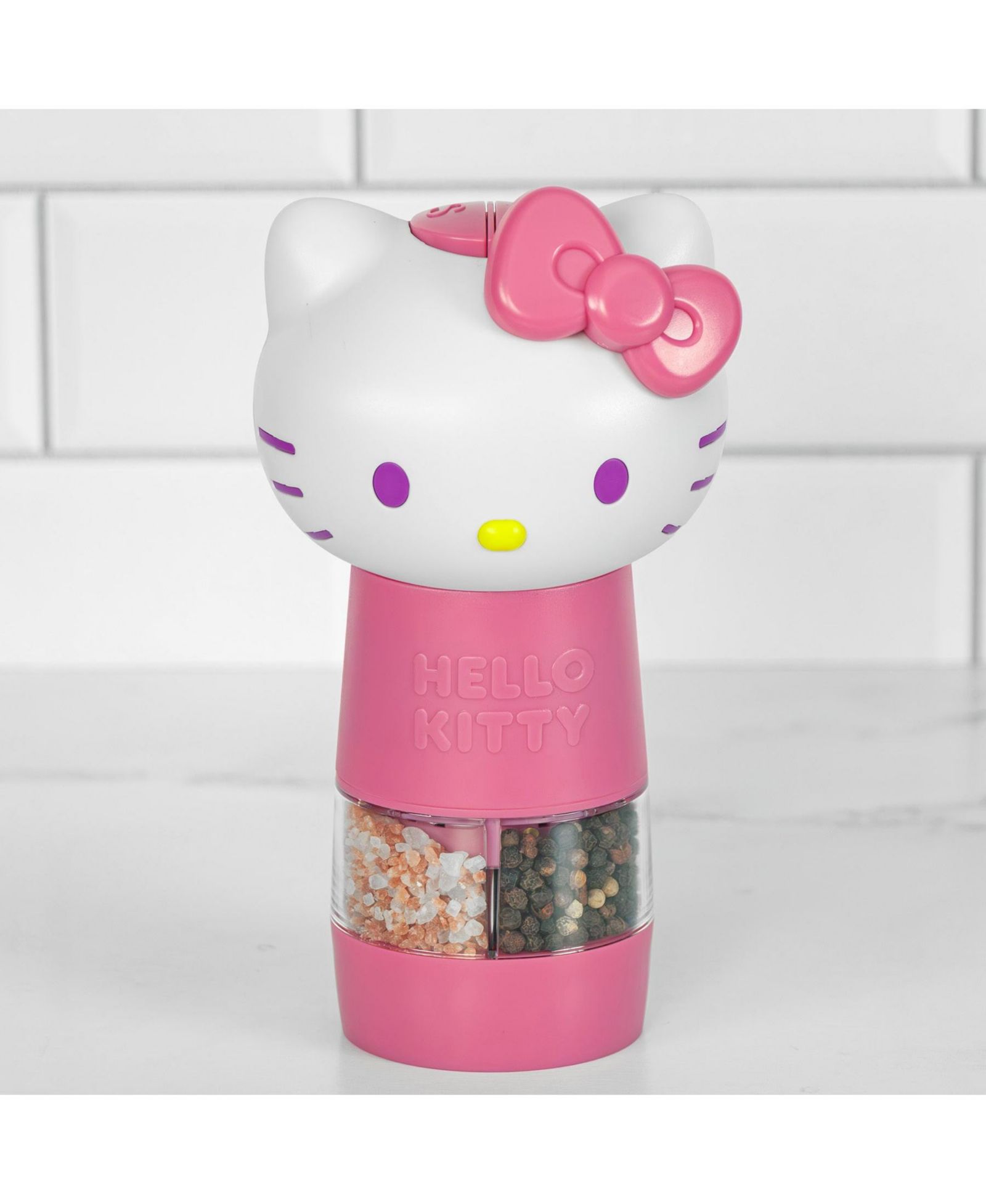 Uncanny Brands Солонка и перечница Hello Kitty