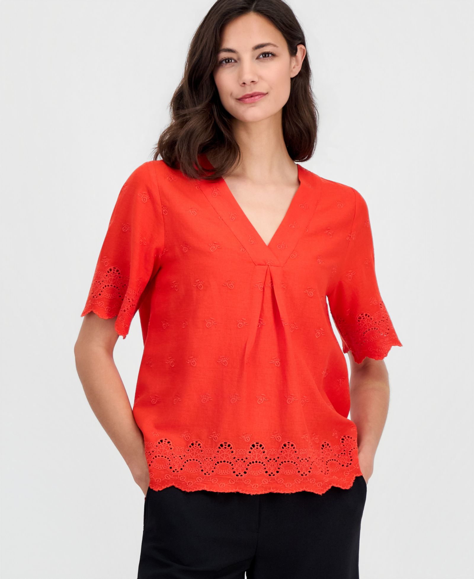 T Tahari Женский Embroidered Eyelet-Hem Top