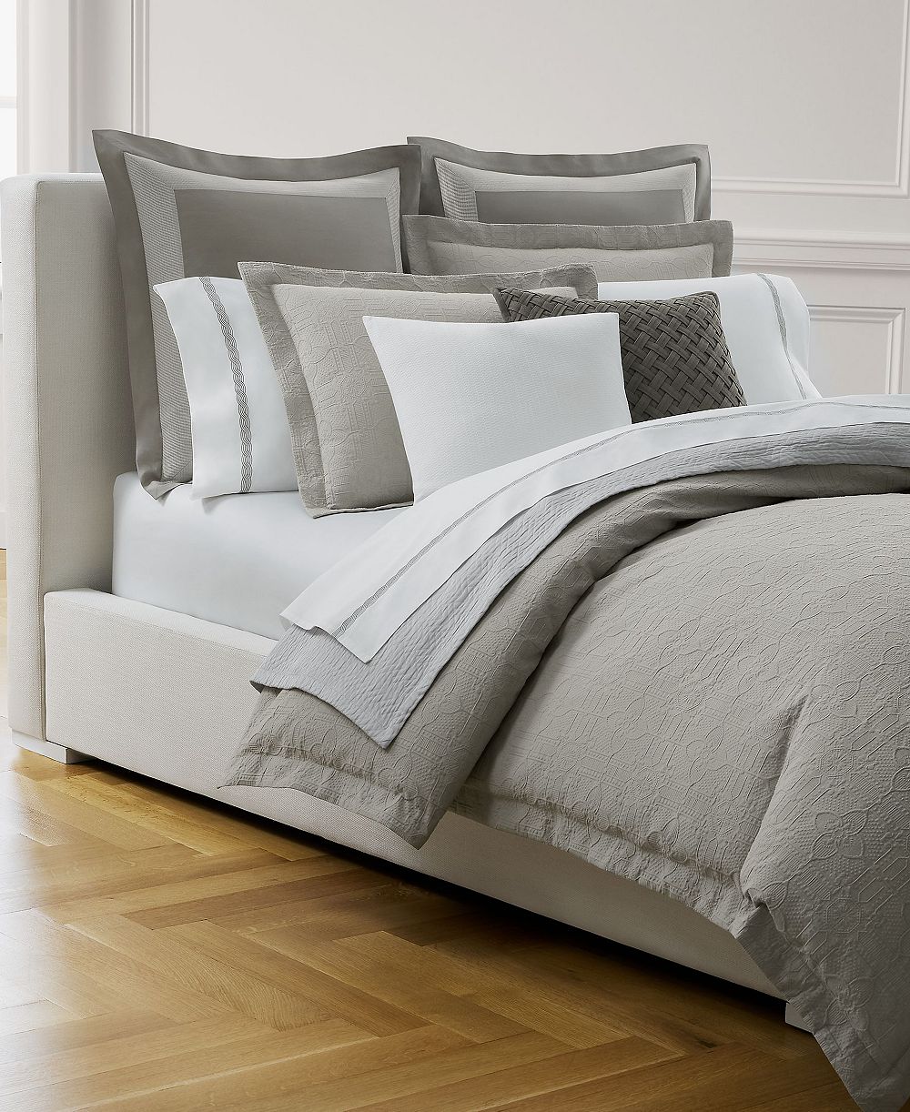 Lauren Ralph Lauren Sascha Textured Medallion Grey Comforter Set, King