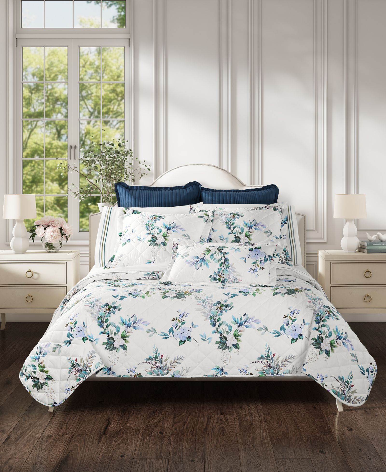 J. Queen Cottage Meadow Floral 3-Piece Quilt Set, King/California King