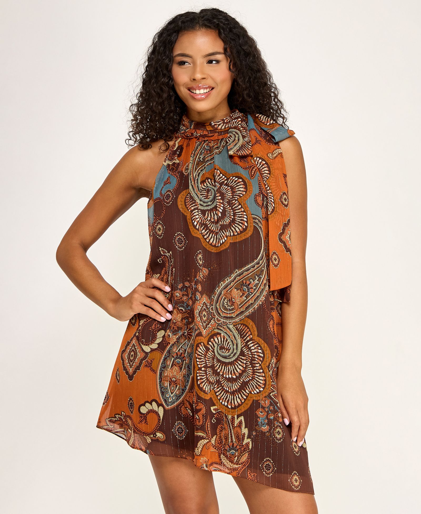 SENI & CADE Juniors' Mock Neck Paisley Print Short Dress