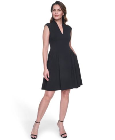 Короткое платье Vince Camuto Petite Crepe с V-образным вырезом