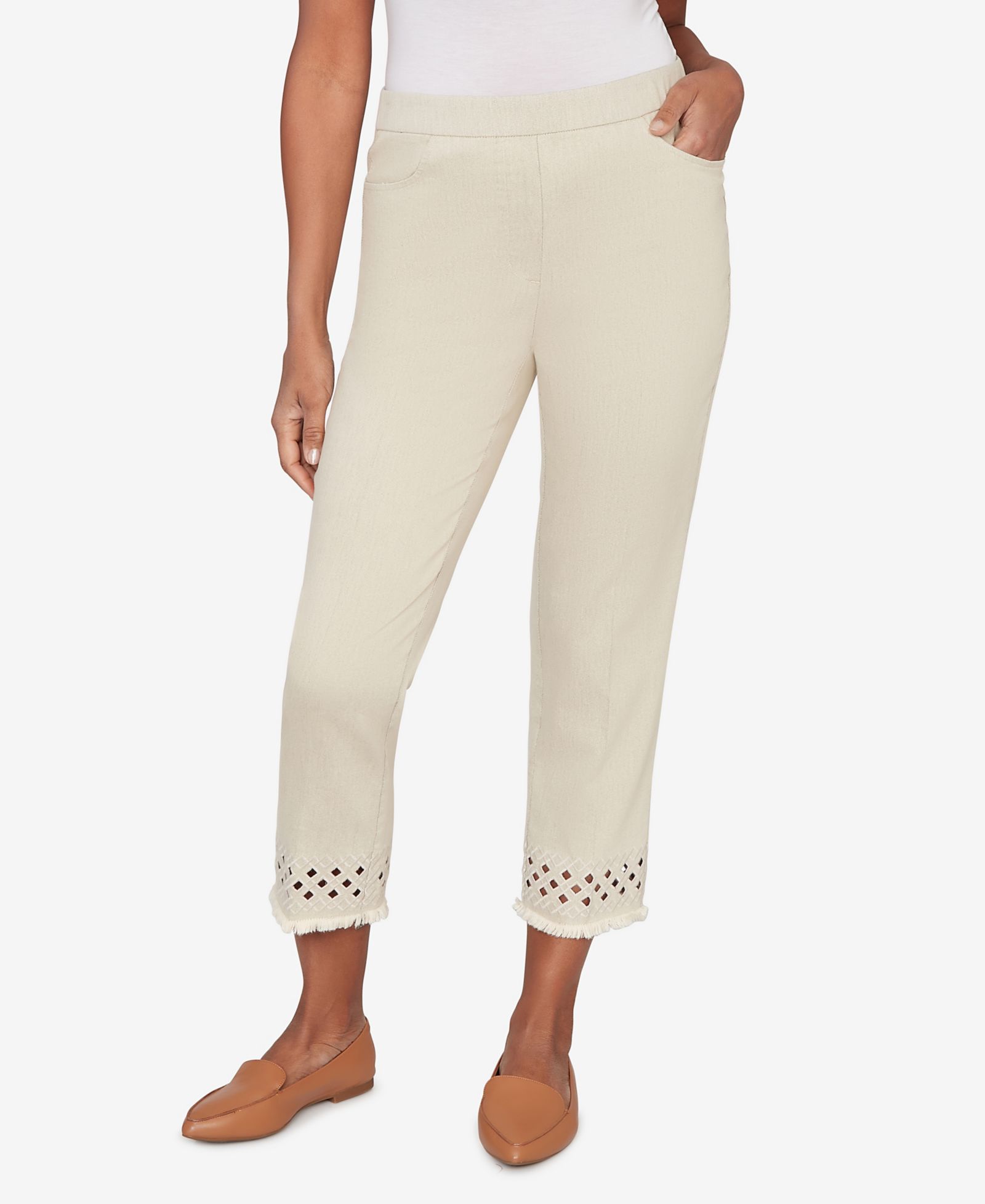 Женские брюки Alfred Dunner Detail Driven Geometric Cut Out Flat Front Ankle Pants