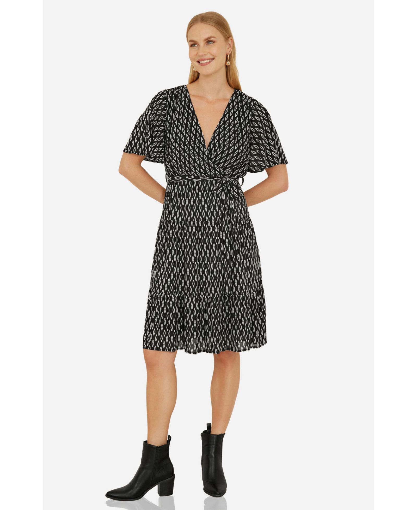 Женское платье миди Yumi Short Sleeve Tie Waist Skater