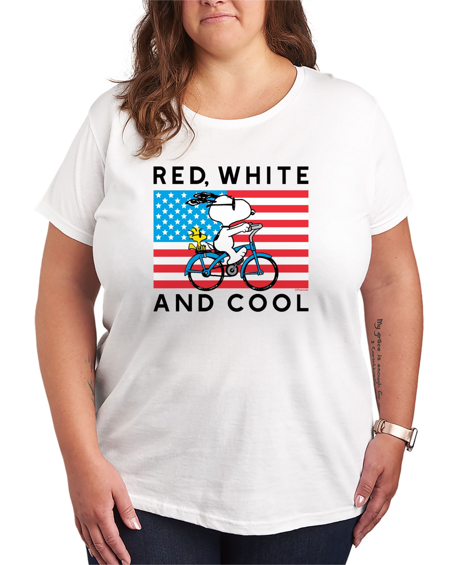 Hybrid Apparel Plus Size Peanuts Red White and Cool футболка с графикой и коротким рукавом
