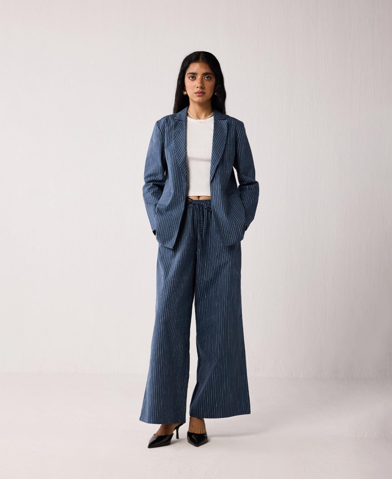 Reistor Women's Weekday Blazer and Wide-leg Drawstring Pants Set