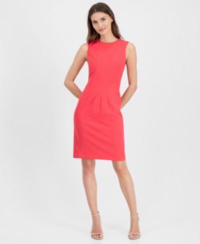 Anne Klein Женское платье-футляр без рукавов с декором на шее