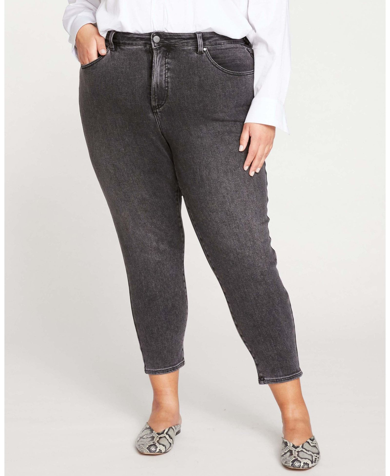 Universal Standard Women's Plus Size Joni High Rise Curve Slim Leg Jeans