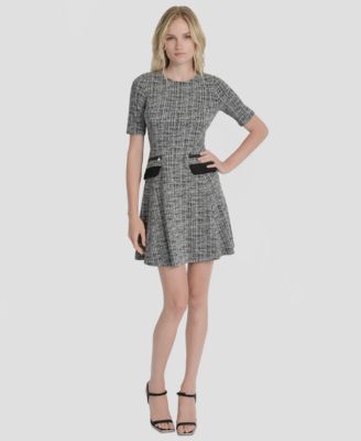 Женское платье DKNY с коротким рукавом и расклешенным силуэтом