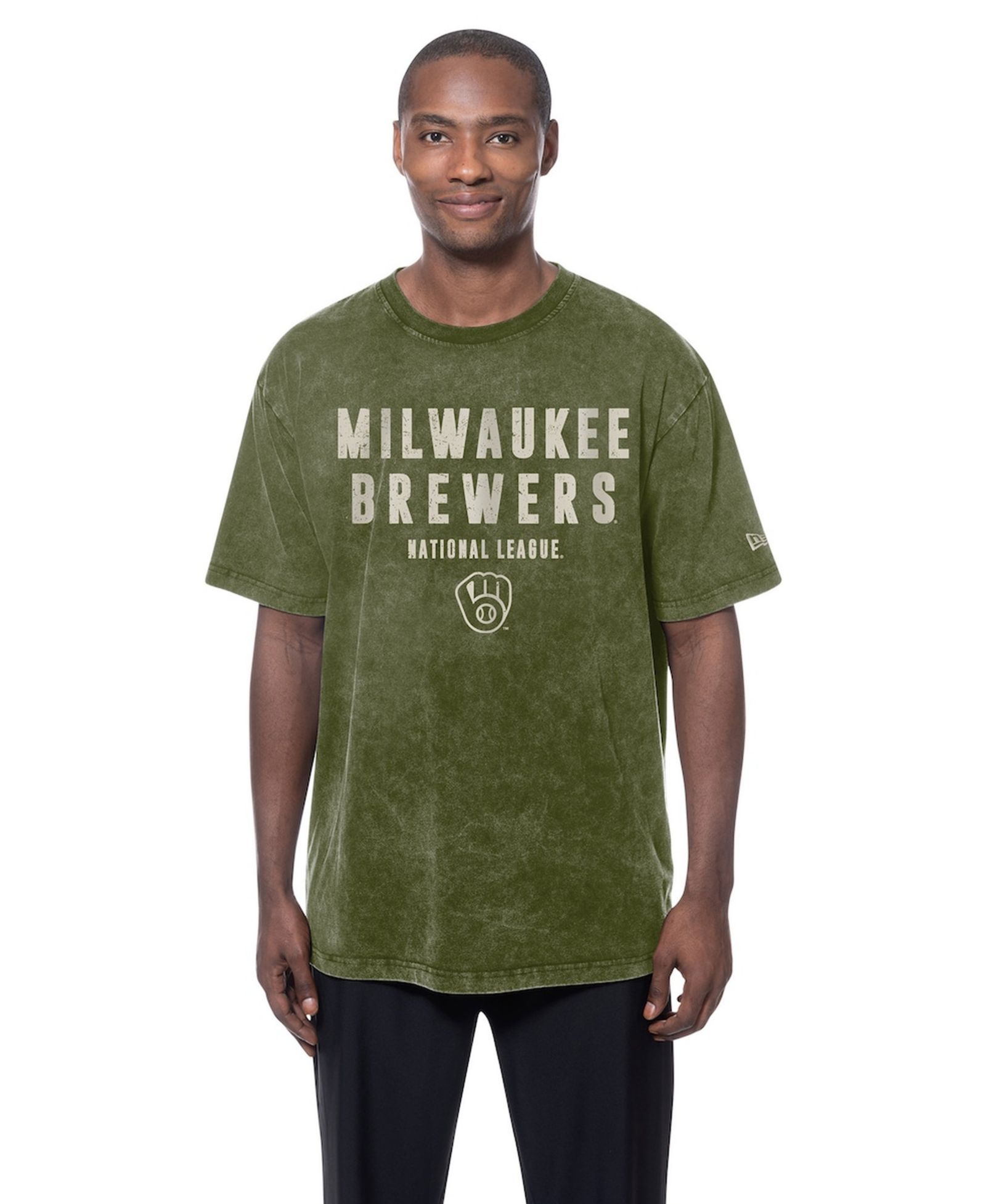 Мужская футболка New Era Milwaukee Brewers 2026 Armed Forces Day Olive