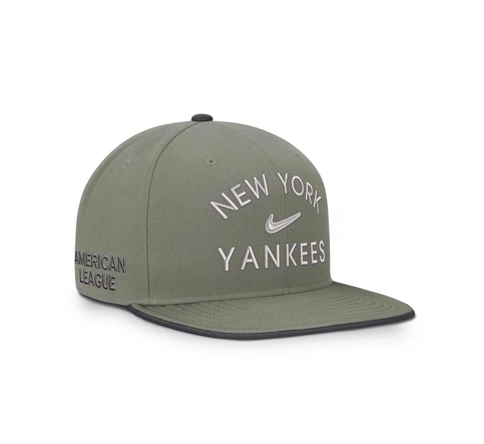 Nike Men's Olive New York Yankees Pro Dri-FIT Snapback Hat