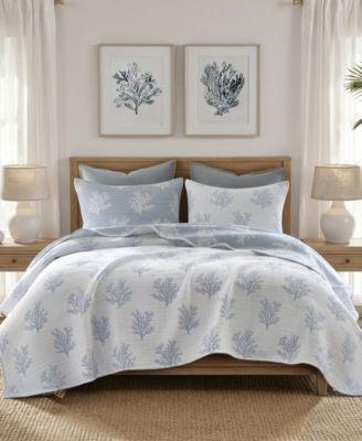 Harbor House Mia Coral Jacquard Reversible Lightweight 3-Piece Quilt Set, Full/Queen