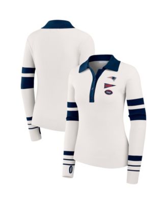 Женский трикотажный свитер-поло WEAR by Erin Andrews с ребристой текстурой в белом цвете New England Patriots