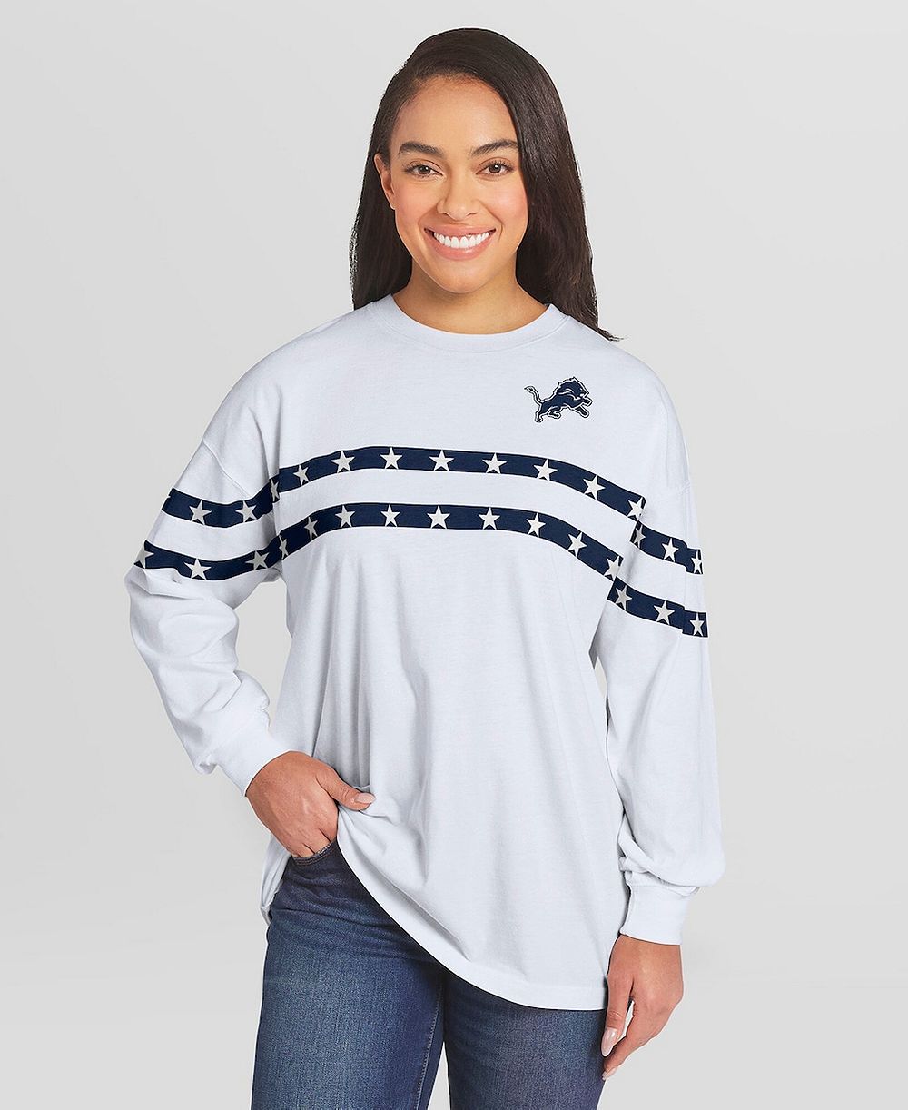 Женская футболка WEAR by Erin Andrews Detroit Lions Americana Stripe с длинным рукавом, белая