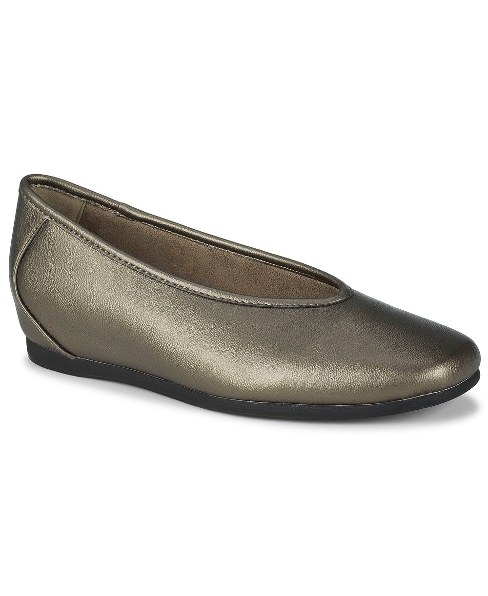 Baretraps Women's Ryalie Slip-On Flats