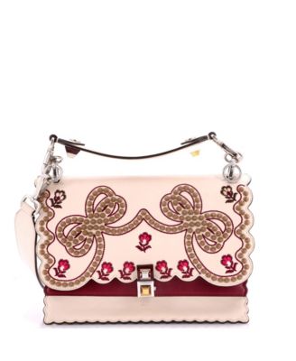 Fendi Kan I сумка Medium кожаная с вышивкой и заклепками