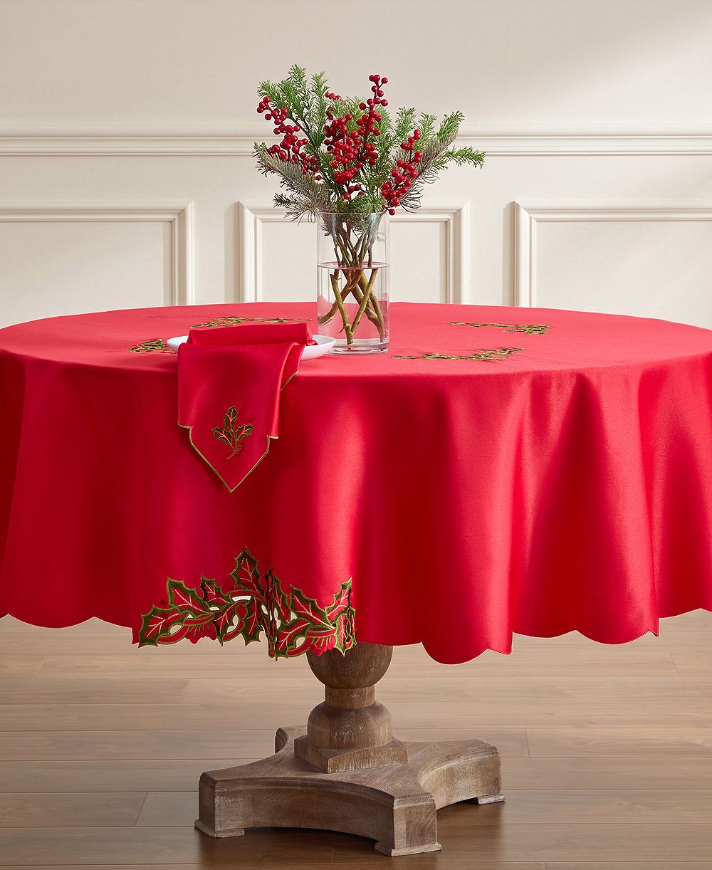Скатерть Lenox Holiday Holly Leaf с вырезом и волнистым краем, 70" x 70"