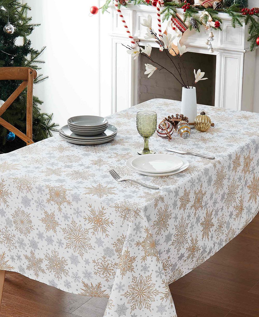 Скатерть Avanti Snowflakes Rectangle 60" x 84"