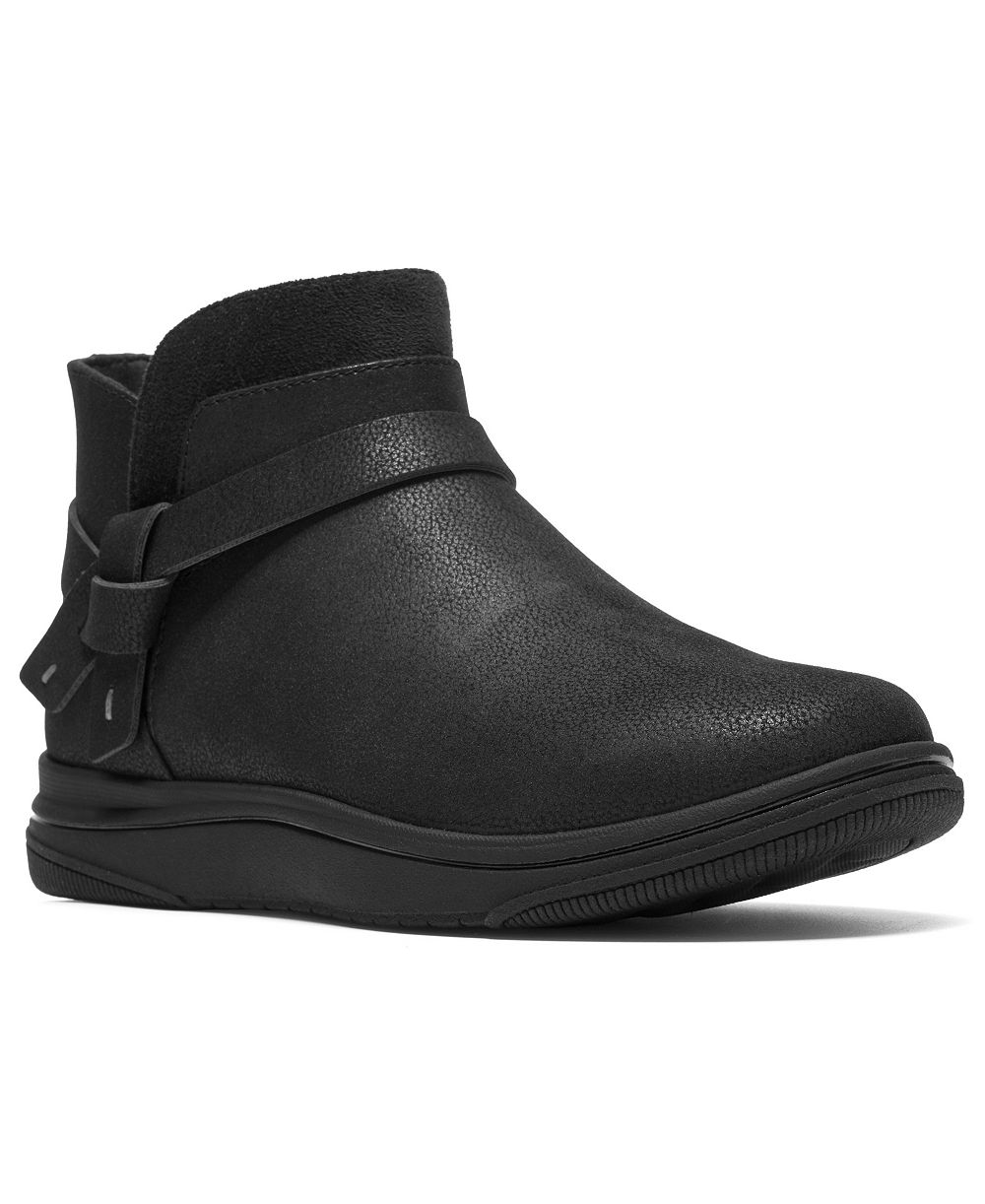 Clarks Women's Breeze Emma Round Toe Booties