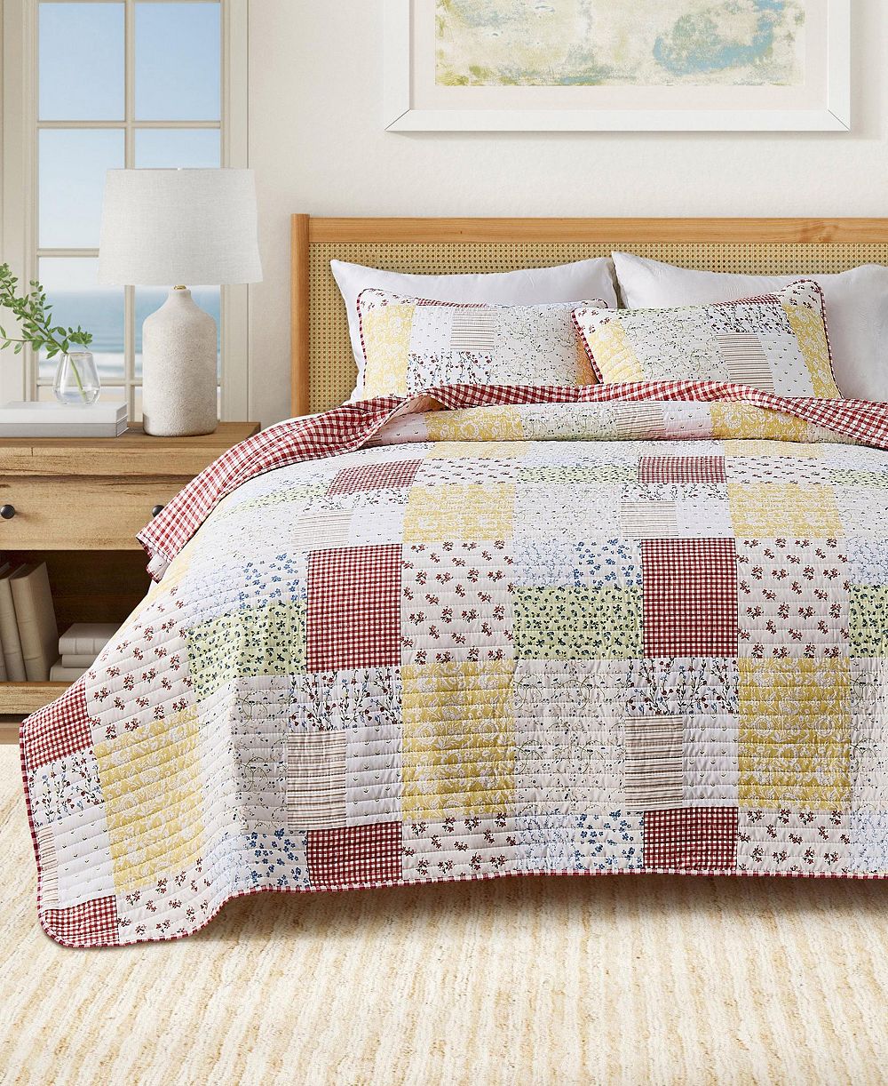 Linery & Co Cottage Floral Patchwork Microfiber Quilt Set With Shams