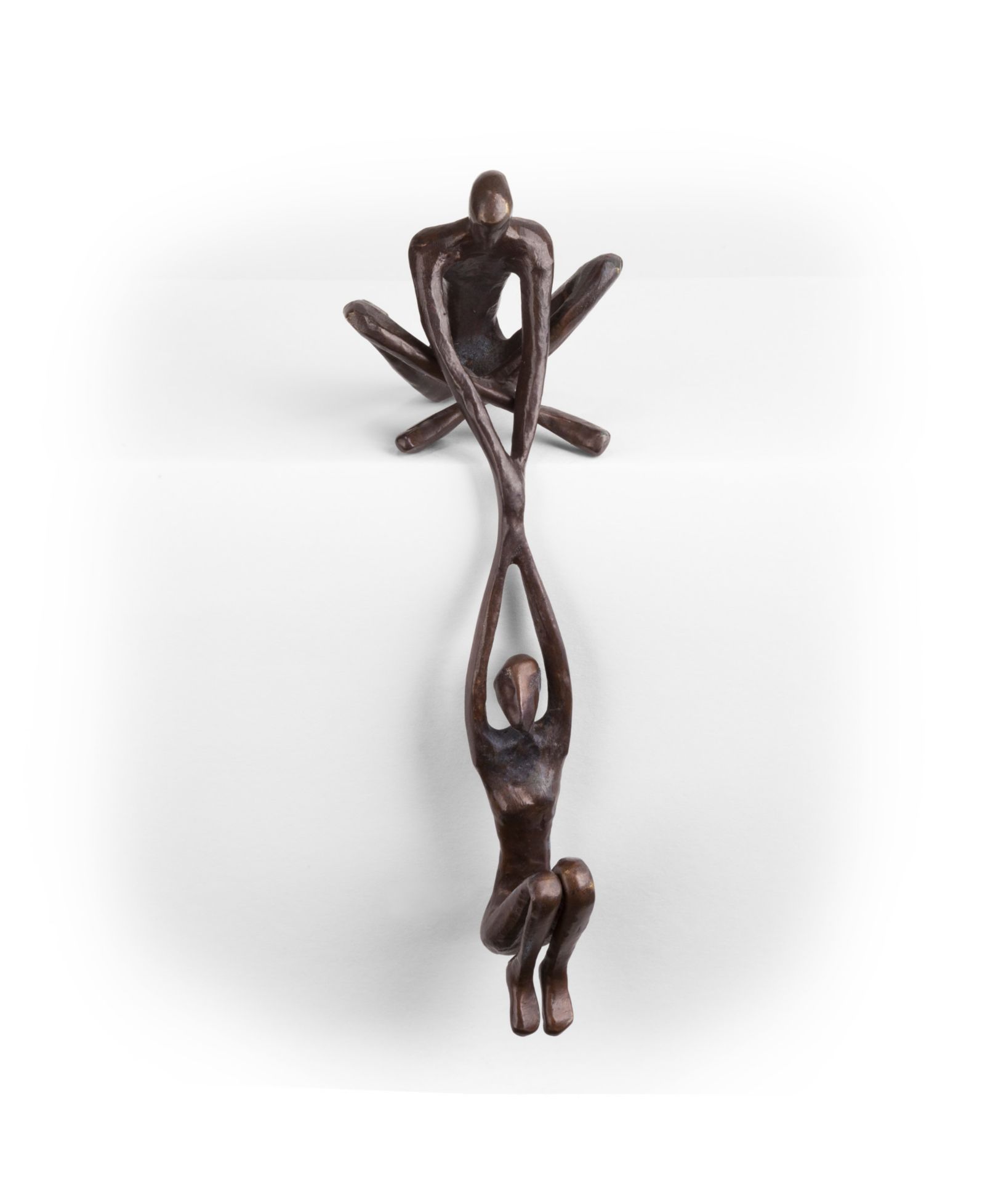 Danya B Мужская скульптура Man Lifting Woman from Ledge Bronze