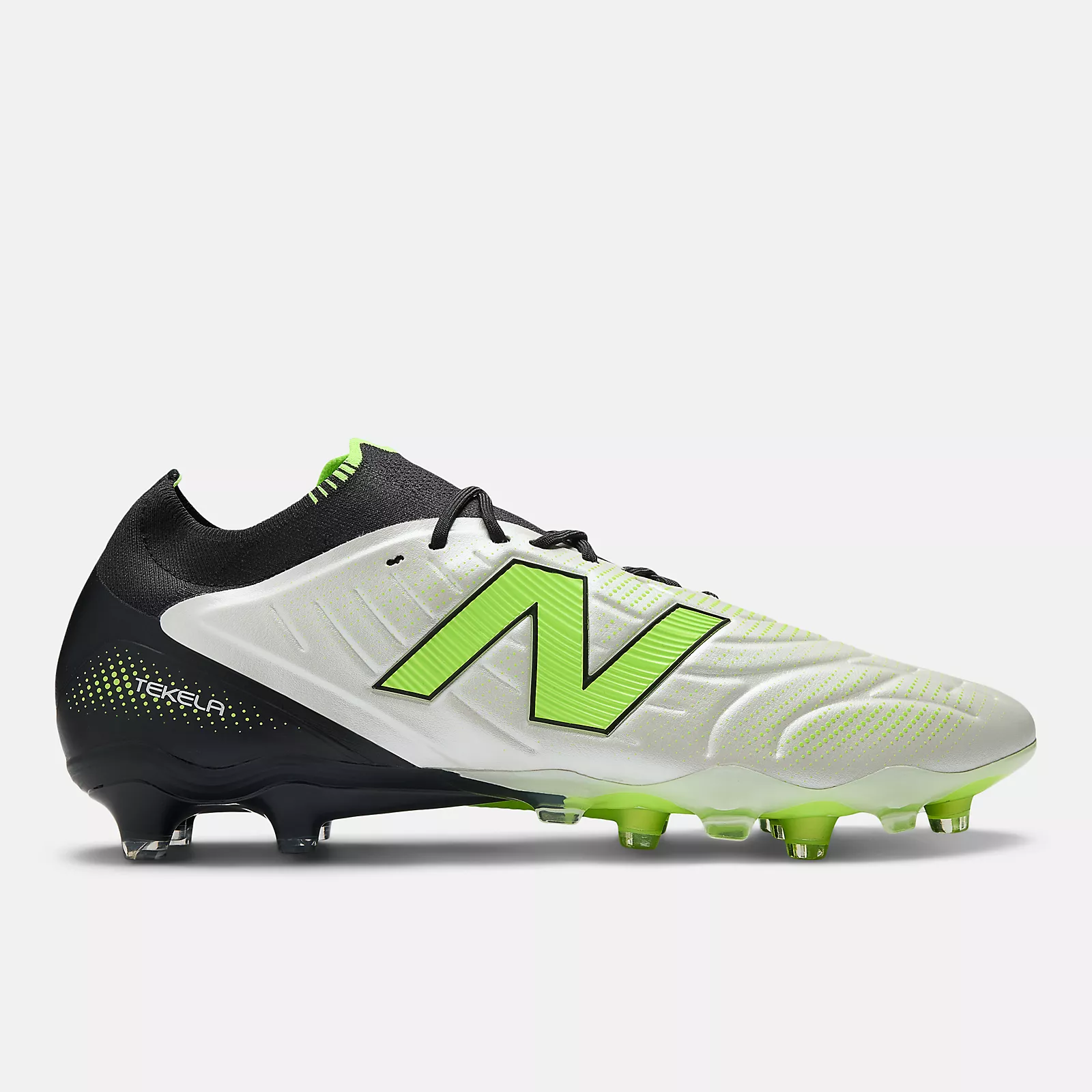 Футбольные бутсы New Balance TEKELA ELITE LOW LACED FG V5