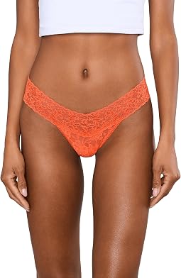 Signature Lace Low-Rise Thong