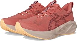 Беговые кроссовки Novablast 5
